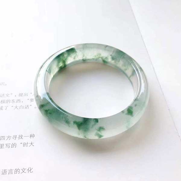 57圈口正圈高冰飘花起光种水翡翠手镯，荧光感十足的老坑高冰种，飘花清雅灵动