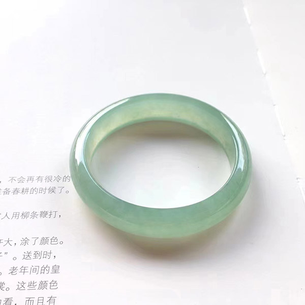 52圈口贵妃底色种水翡翠手镯