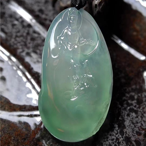 一汪水的清灵，芙蓉绿观自在菩萨翡翠挂件