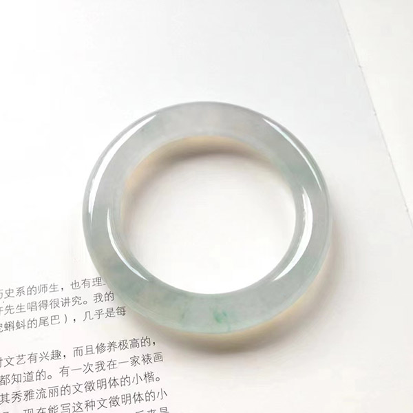 55圈口圆条高冰种水飘色翡翠手镯