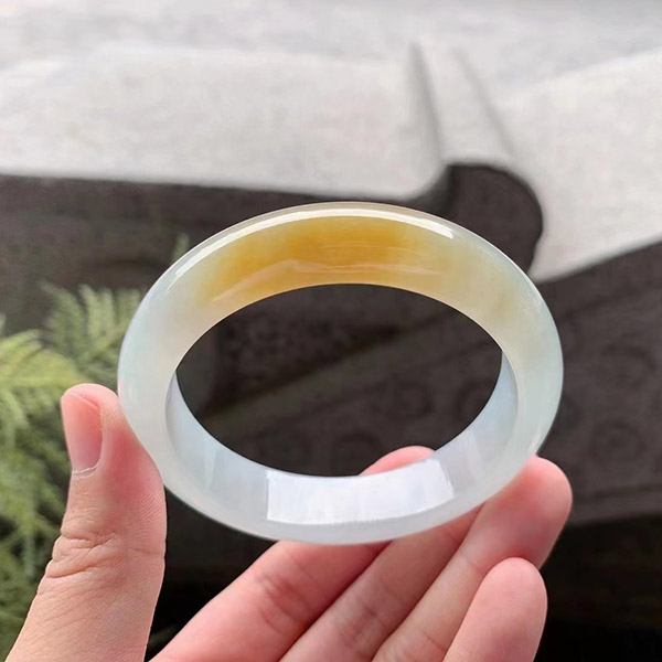 55圈口黄翡正圈翡翠手镯