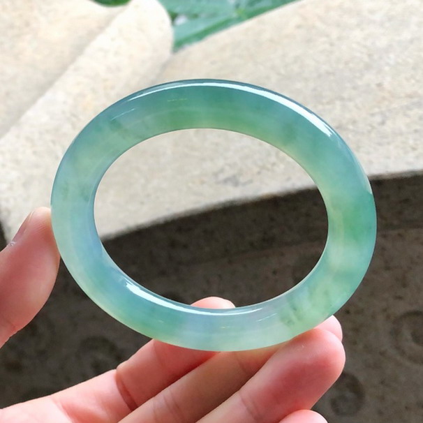 57/58圈口黄金圈，起胶冰种芙蓉绿花圆条福镯