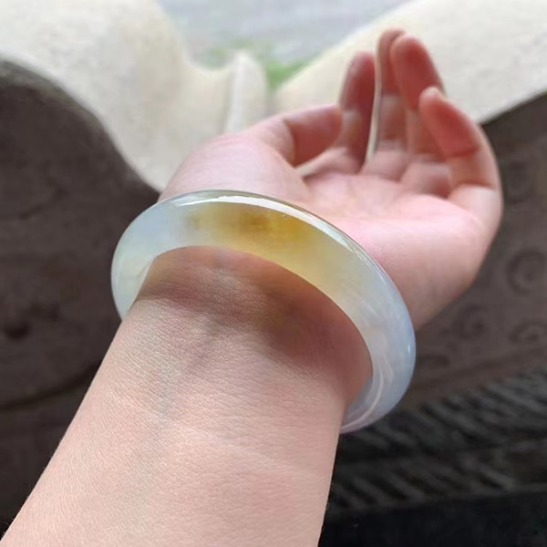 53圈口正圈冰黄种水翡翠手镯