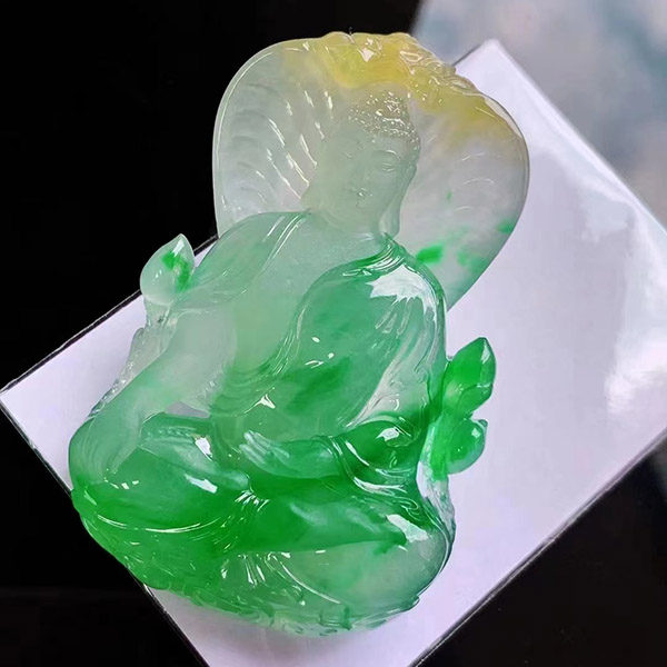 天然翡翠观音挂件，收藏品 有种有色，大师雕刻 七位数