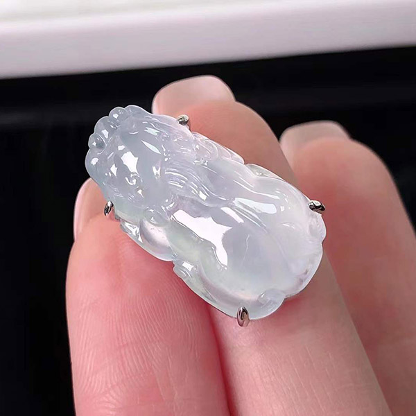 18k金镶白冰貔貅翡翠戒指吊坠两用款，辟邪招财，上手霸气