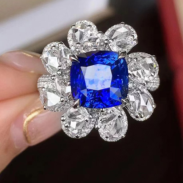 5克拉Vivid Royal Blue皇家蓝蓝宝石戒指