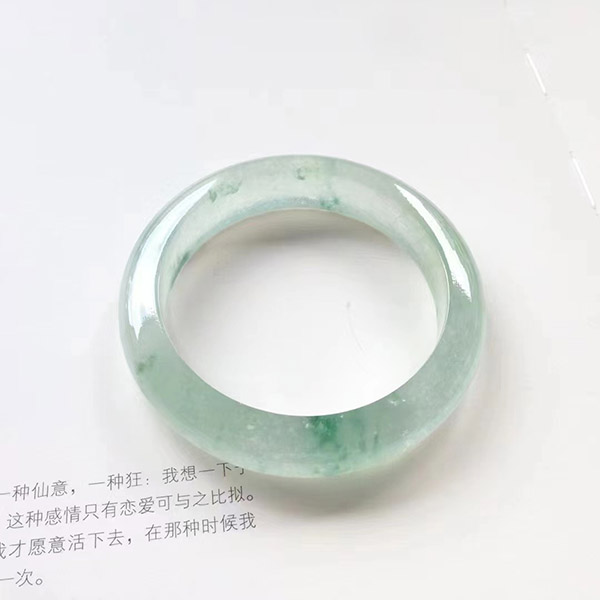 56圈口正圈高冰飘花起光种水翡翠手镯