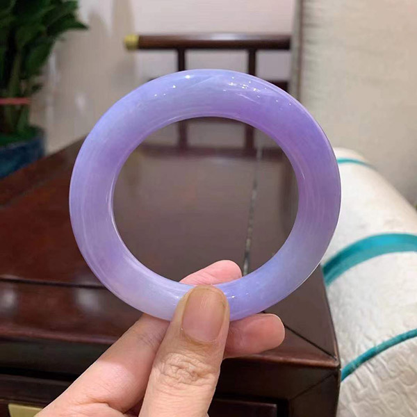 55圈口紫罗兰圆条翡翠手镯，玉质细腻莹润，推荐