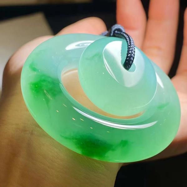 子母扣翡翠吊坠胶感足品质佳