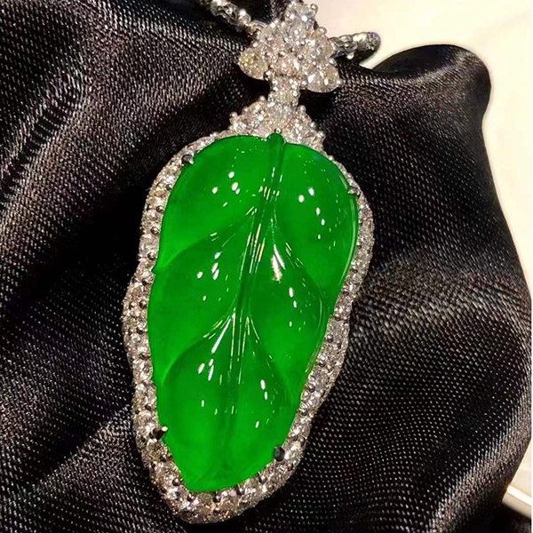 精品行家货高冰饱满帝王绿叶子翡翠吊坠，行家货，足反豪镶