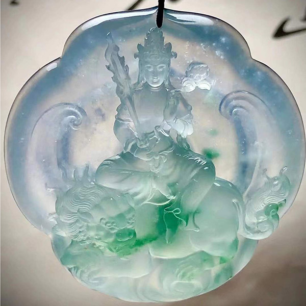 玉雕大师加龙雕刻——文殊菩萨翡翠挂件，厚装翡翠料子，种水好，雕刻精细，收藏推荐