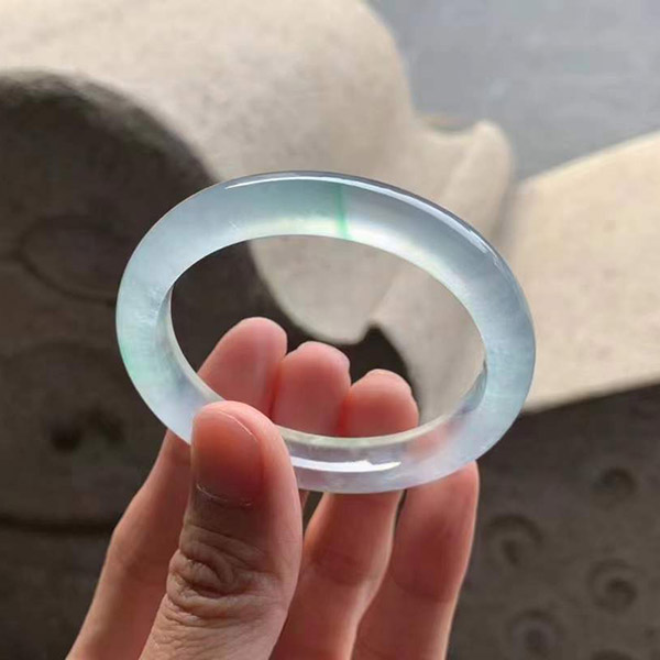 52圈口贵妃玻璃种飘绿起光种水翡翠手镯，金丝阳绿，品质很棒，品质硬货