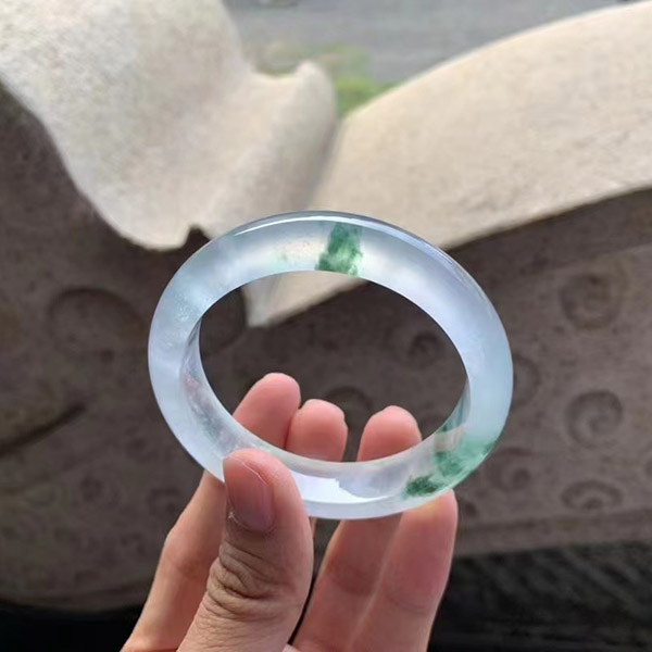 57圈口正圈高冰飘花起光种水翡翠手镯