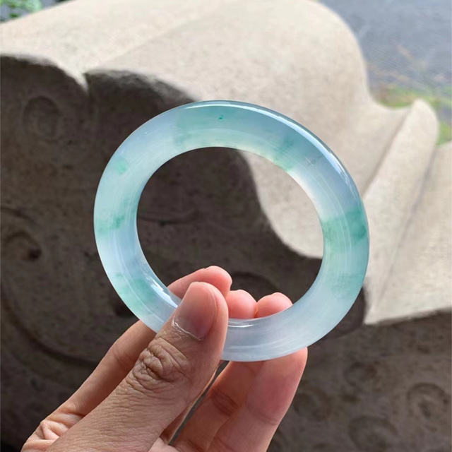 圆条飘花翡翠手镯品质保障 尺寸：59-13.5-13mm