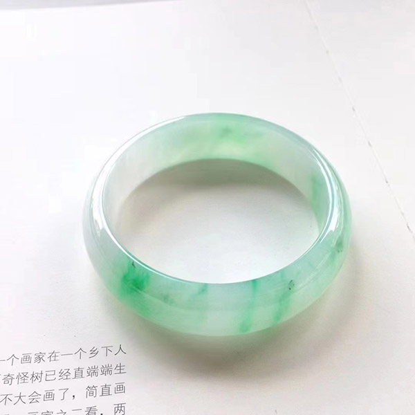60圈口正圈飘色种水翡翠手镯