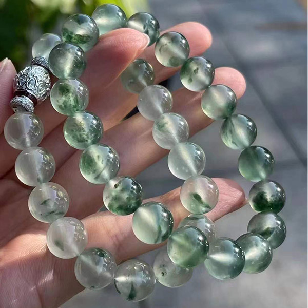 玻璃种飘花翡翠手串，成色好，收藏价值高