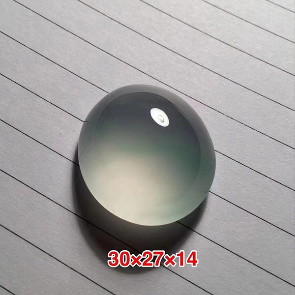 金丝绿大鸽子蛋 ，简约而不简单，几抹翠绿点坠的恰到好处，流光溢彩