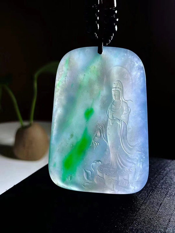 三彩俏色大砖块翡翠吊坠—加龙亲作，种水色厚度完美 ，收藏级精品