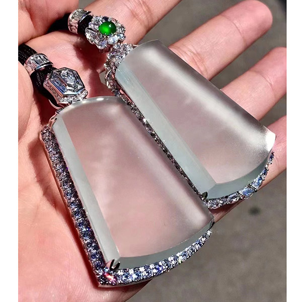 玻璃种无事牌翡翠吊坠套装