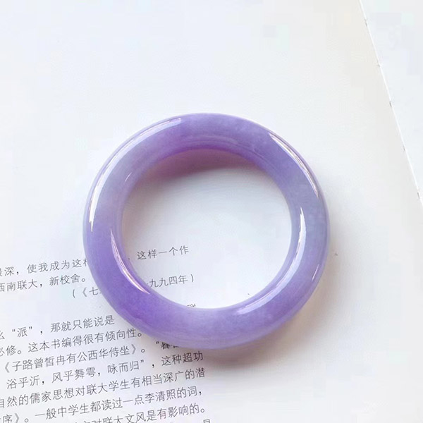 56圈口高品质圆条美艳翡翠紫手镯