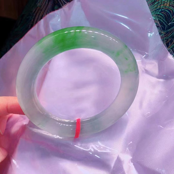59圈口玻璃种阳绿翡翠手镯