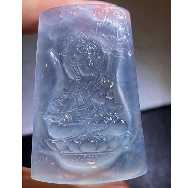 翡翠度母吊坠，高冰品质，雕刻精细，形态雕刻非常生动形象