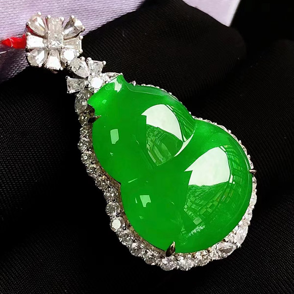 18k金镶翡翠葫芦吊坠
