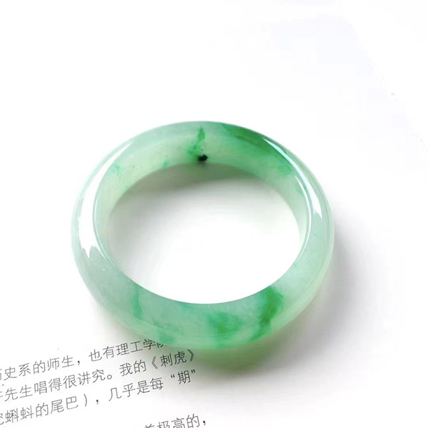 53圈口正圈辣色种色翡翠手镯