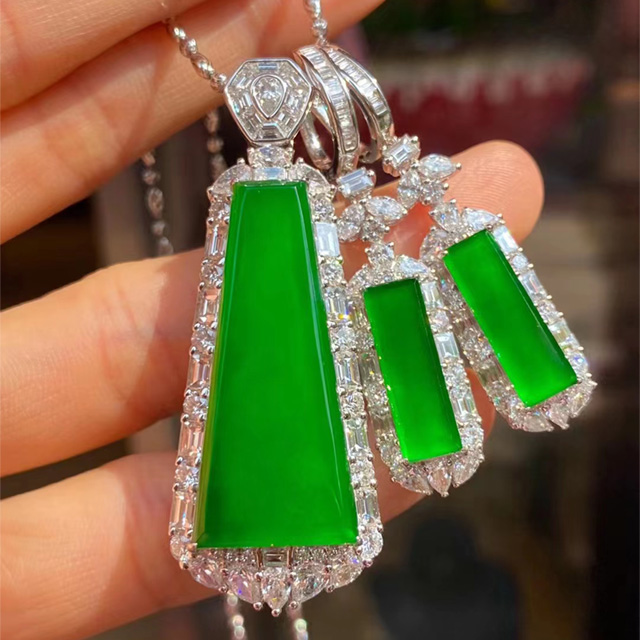 玻璃种翡翠帝王绿素面套装 品质，