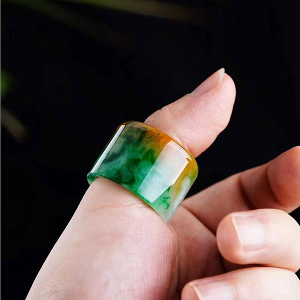 冰飘黄绿花翡翠扳指，权利和富贵的象征