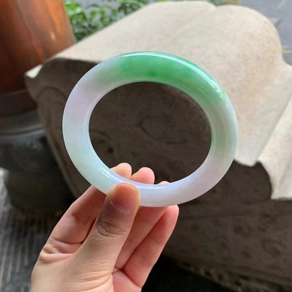 59圈口圆条春带彩翡翠手镯