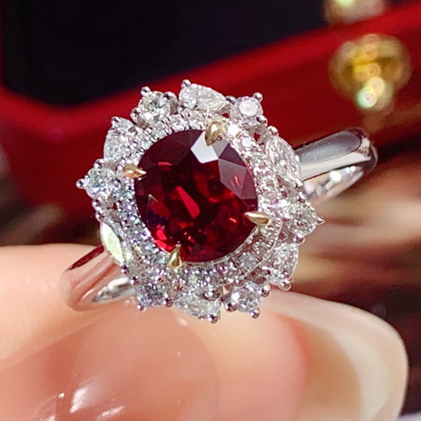 1.1ct 无烧鸽血红戒指 红宝石品质好高