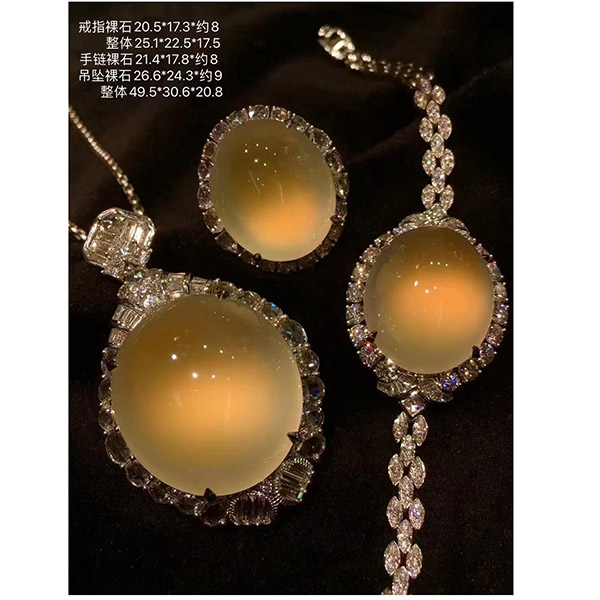 精品黄翡翠项链+手链+戒指套装，品相一流，馆藏级精品