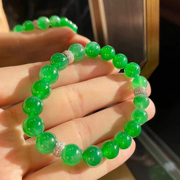 阳绿翡翠手链，种色相融，种水非常好，行家货