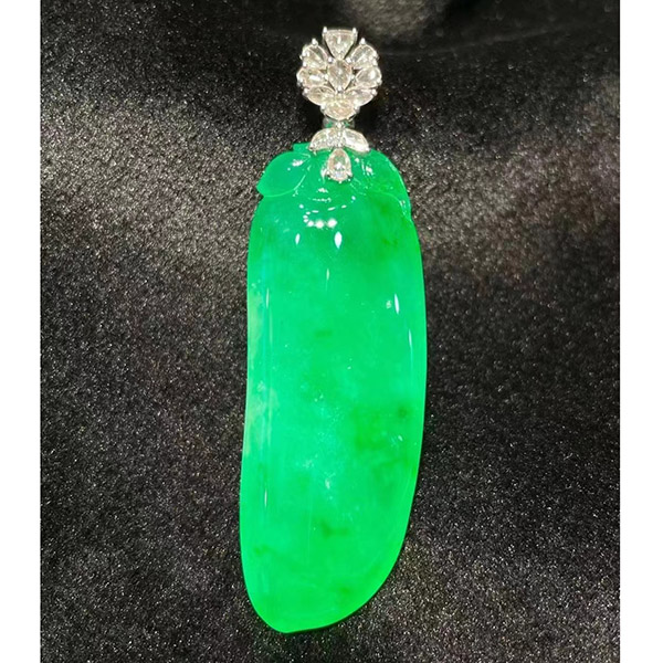 满绿福瓜翡翠吊坠，简镶高品质，满绿阳绿