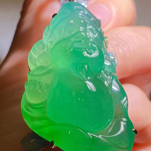 满绿财神翡翠吊坠，厚装品质佳，收藏佩戴都很可