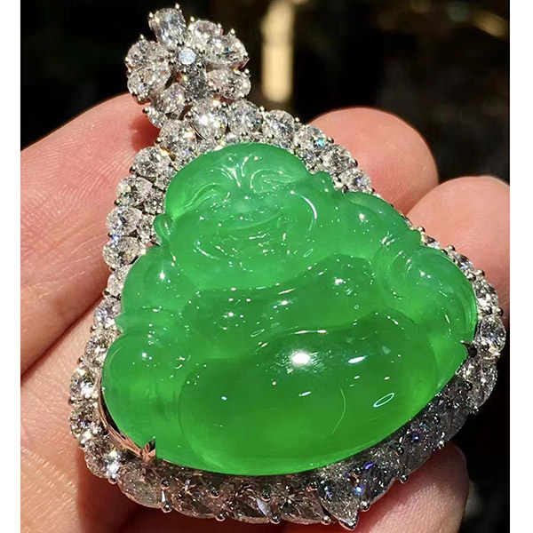 饱满阳绿翡翠佛公，佛形端正，开脸慈祥喜庆，大肚饱满，妥妥的精品佛公