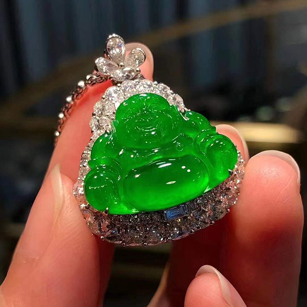 饱满玻璃种帝王绿佛公翡翠吊坠，高级的翠色，深邃迷人