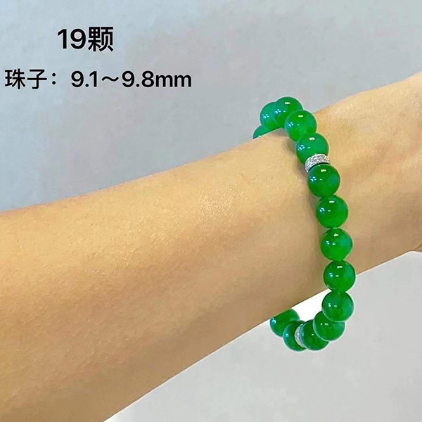 种色俱佳的满绿翡翠手串，有种有色有水头，价格还喜人