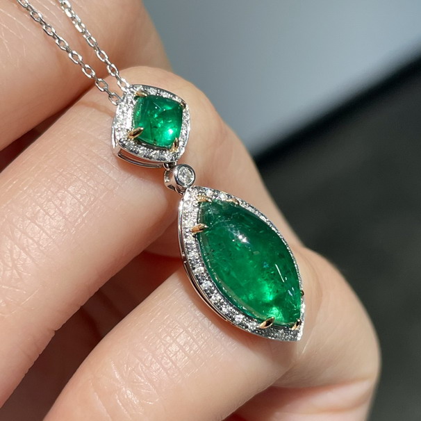 马眼祖母绿+糖塔合计3.7ct