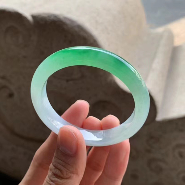 53圈口正圈种色镯冰绿辣色翡翠手镯