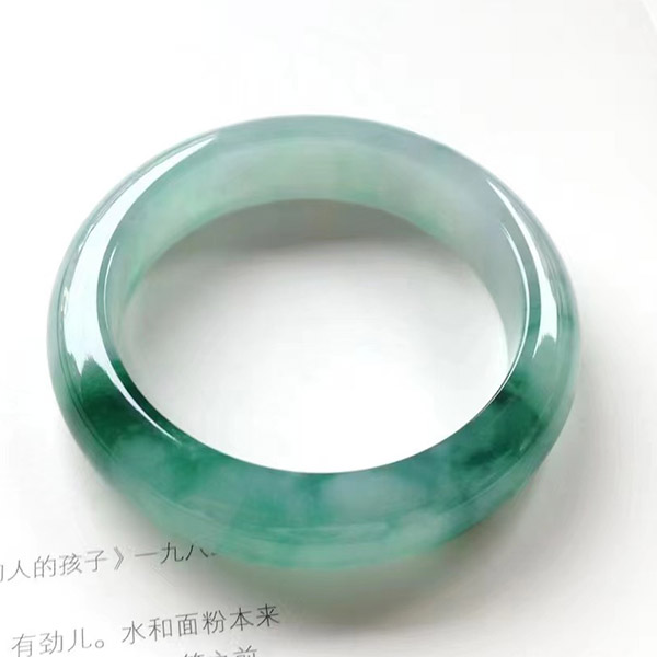 56圈口正圈种色翡翠手镯，浓重绿彩，版型正，上手非常大气上档次
