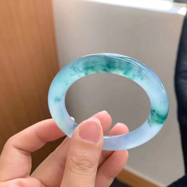 52圈口冰飘花翡翠手镯