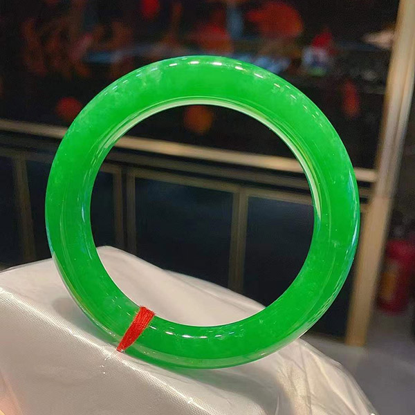 54圈口满色翡翠手镯