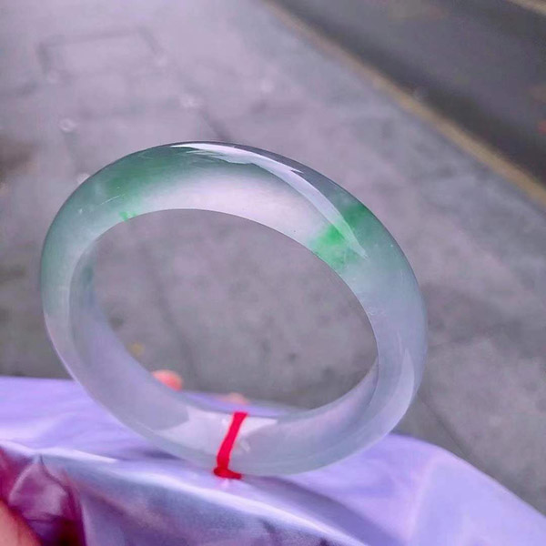 56圈口高冰绿正圈翡翠手镯，荧光刚性杠杠，高品质