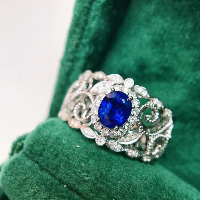 1克拉蓝宝石戒指  主石1.0ct  钻石0.223ct  金重5.3g