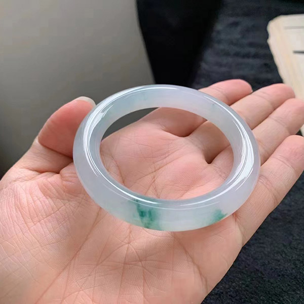 冰种飘花福镯53圈口翡翠手镯飘绿翠色