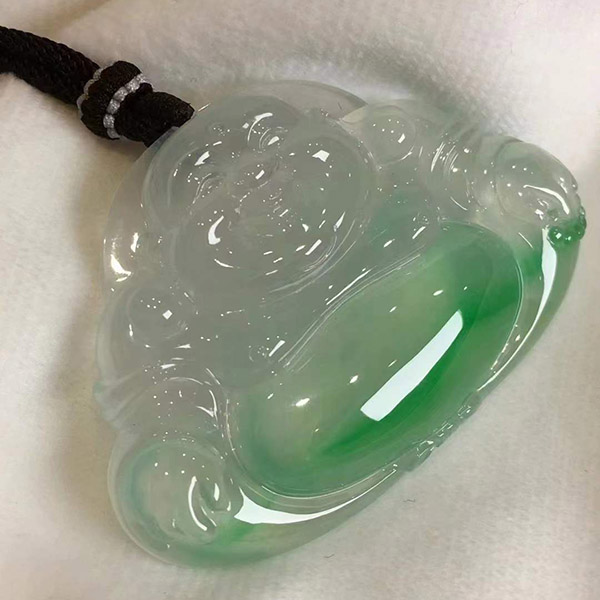 玻璃种带翠色弥勒佛翡翠吊坠，清透起光 ，翡翠珠宝感