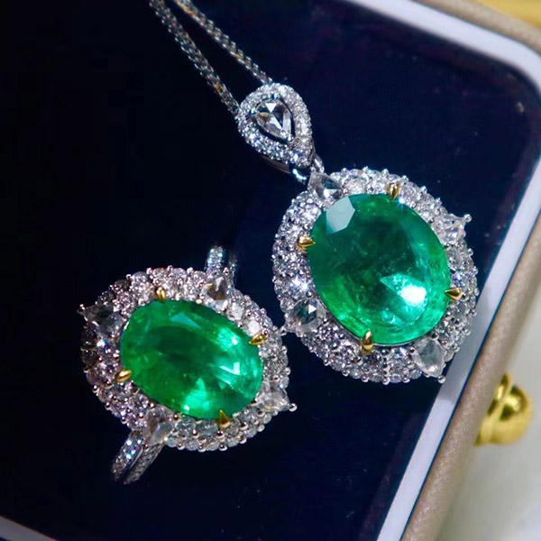 精品4克拉巴西Vivid Green祖母绿18K金戒指+吊坠套装