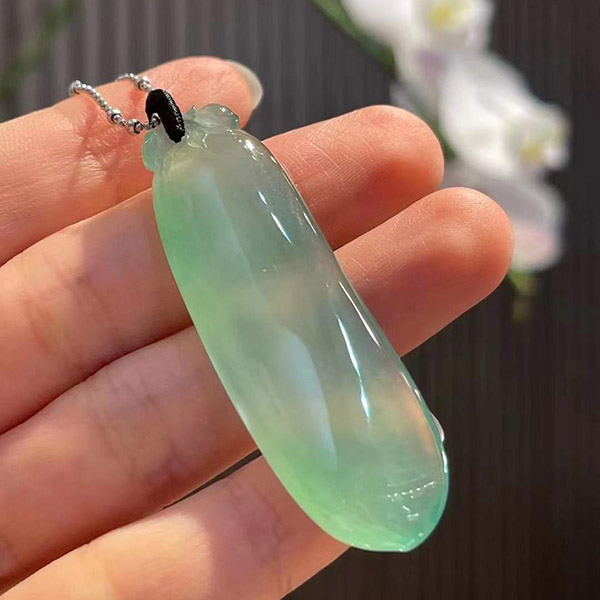 满绿甜福瓜翡翠挂件，胶感满满，非常讨喜